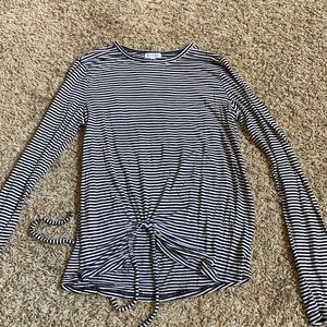 black and white stripped long-sleeved shirt